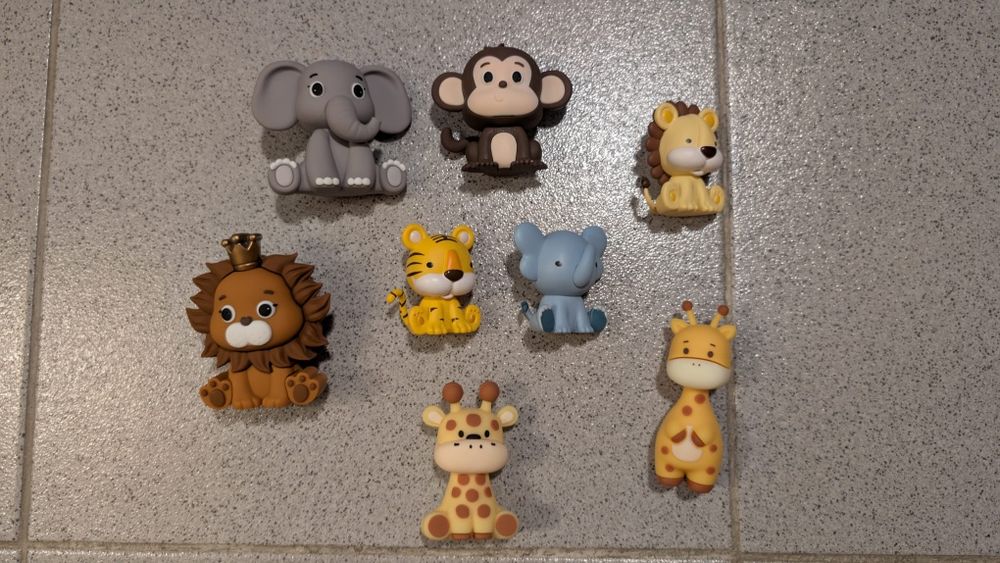 Artigos diversos para decoração de festa de aniversário safari