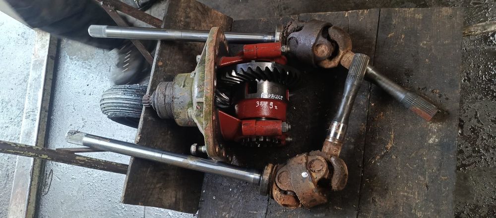 Atak Przedni Renault 9x35z / Części napędu