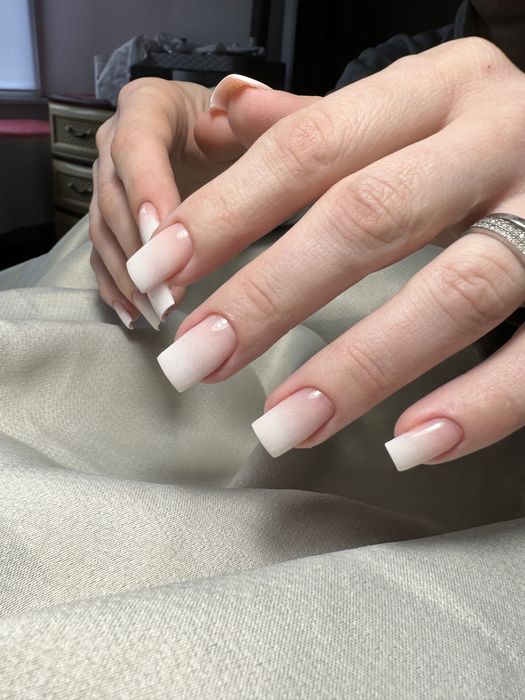 Нігті (нарощування, манікюр та педикюр). Левітана. Світло є!