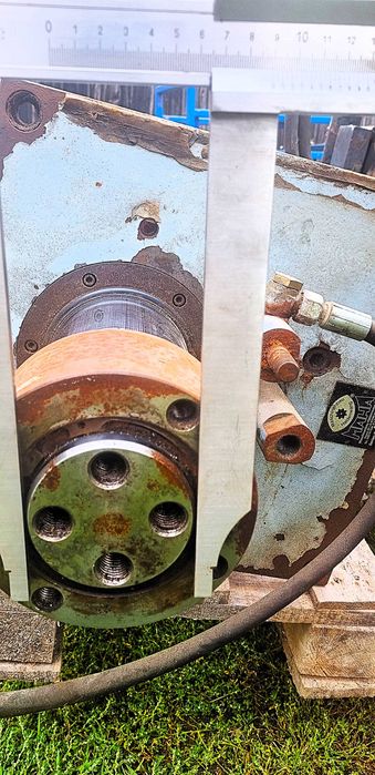 Siłowniki hydrauliczne do podnośnika podposadzkowego.