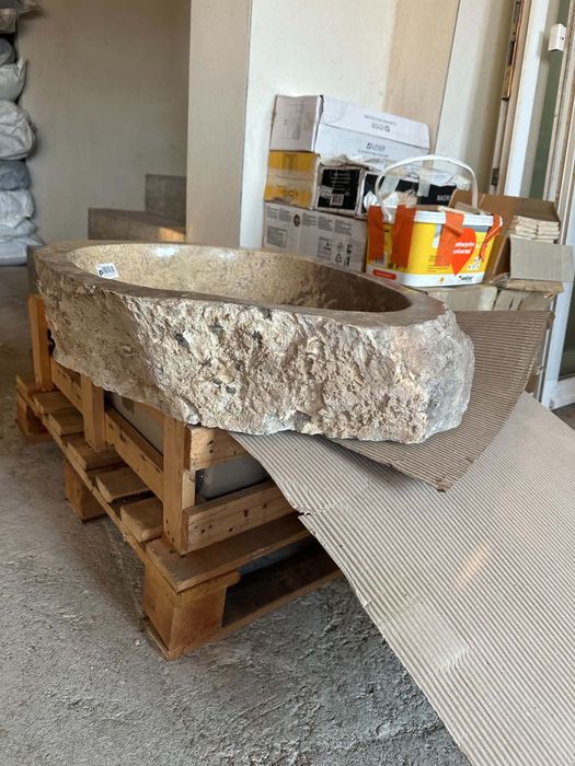 Piekna umywalka do łazienki z kamienia naturalnego
