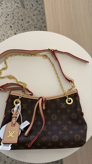 Vendo bolsa retrô com etiqueta