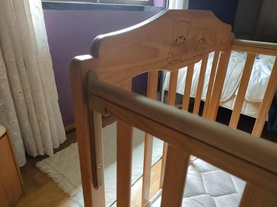 Cama de bébé com colchao, como nova