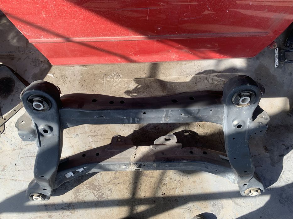 Задний подрамник Jeep Cherokee KL