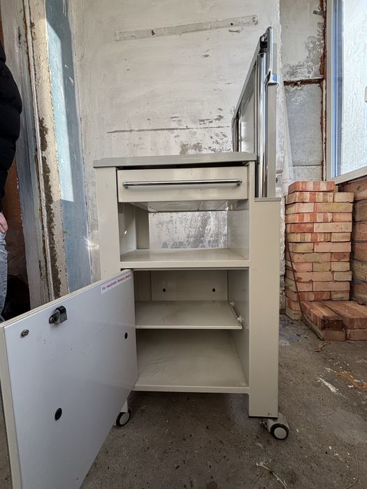 Медична приліжкова тумба