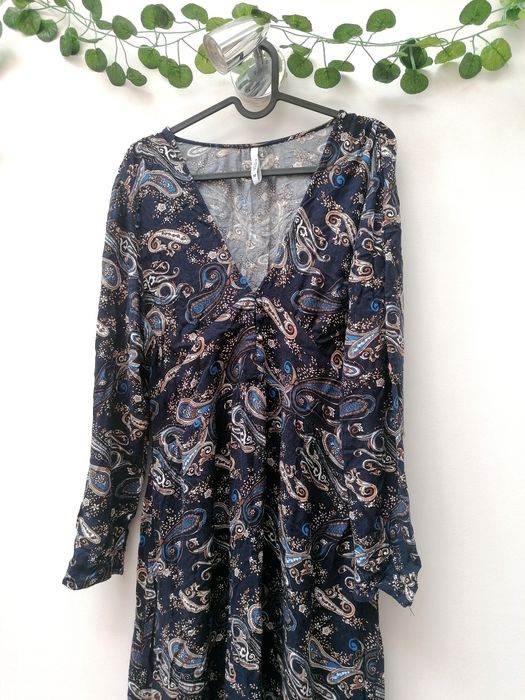 Vestido Azul Escuro com Cornucópias