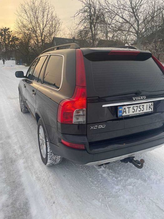 Автомобіль Volvo XC 90