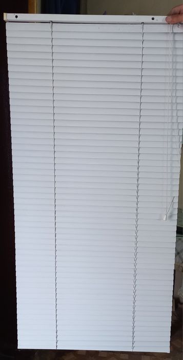 Продам білі жалюзі в розмірах