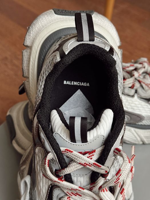 Продам кроссовки Balenciaga