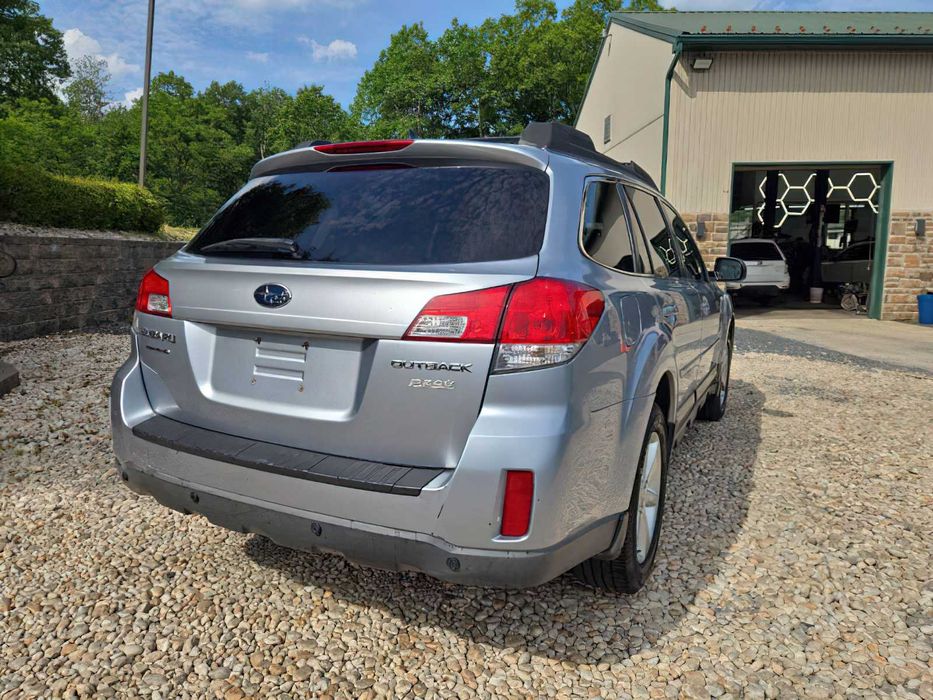 Subaru Outback 2.5i Limited      2013
