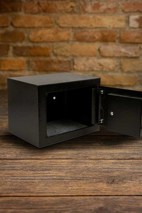 Sejf kasetka skrytka na zamek klucz solidny mocny domowy metal ścienny