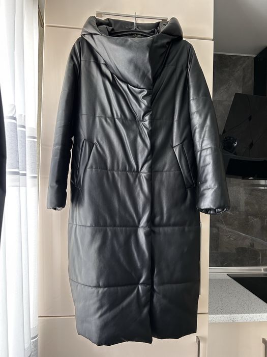 Зимовий пуховик з екошкіри