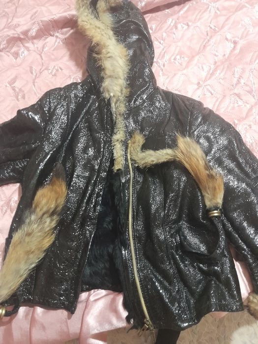 Продам куртку женскую