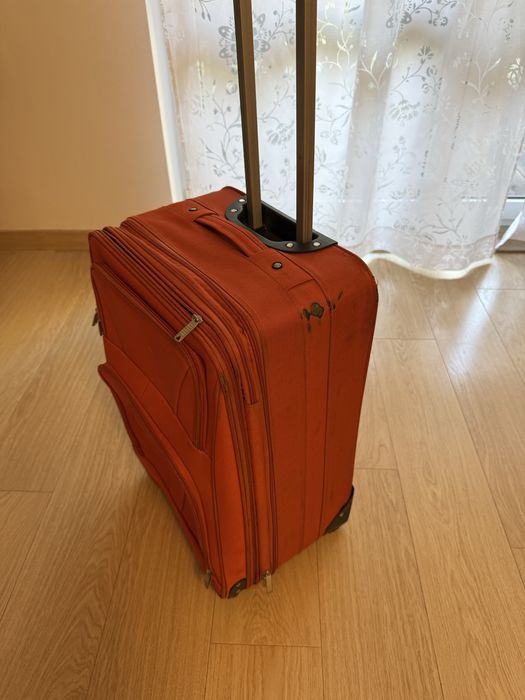 Walizka podróżna na kółkach