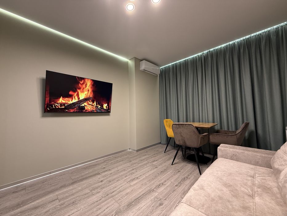 ЖК Автограф LUX , 1-2 поверх подобово поруч Інститут Сердця , МВЦ ,БСП