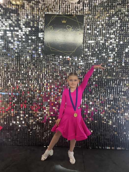 Продам бальну сукню для танців