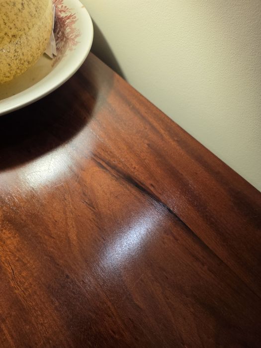 Cómoda clássica entalhada