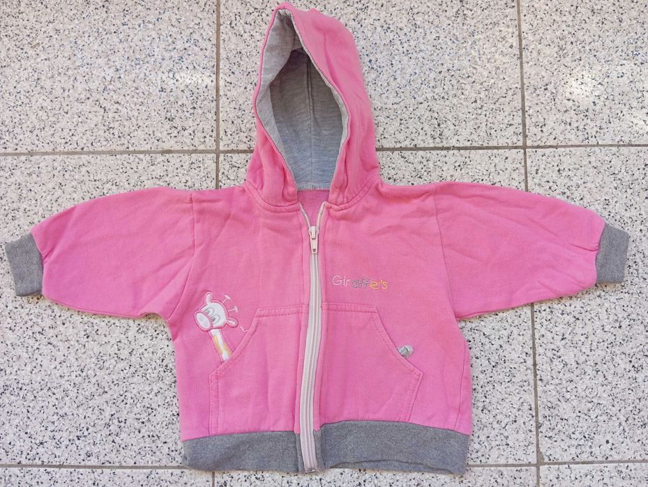 Várias peças bebé babygrows, casacos, sweaters...