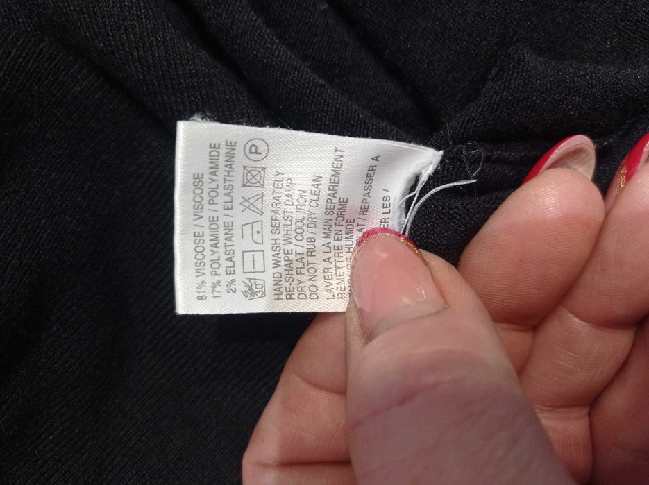 Sweter z golfem i białą lamówką