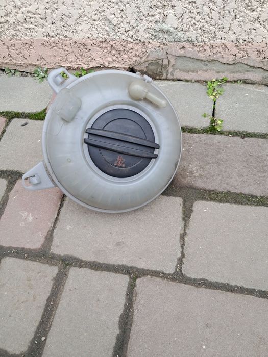 Розширювальний бак на Volkswagen Passat В8