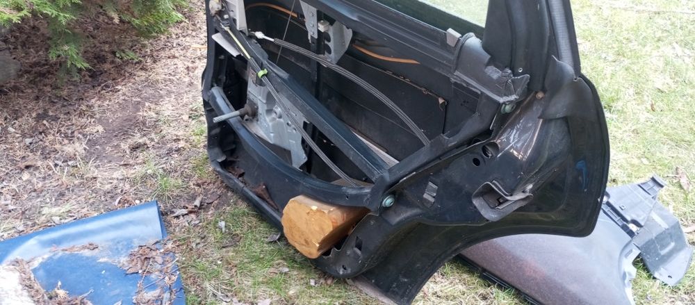 Drzwi prawy tył Audi A4B5 przedlift