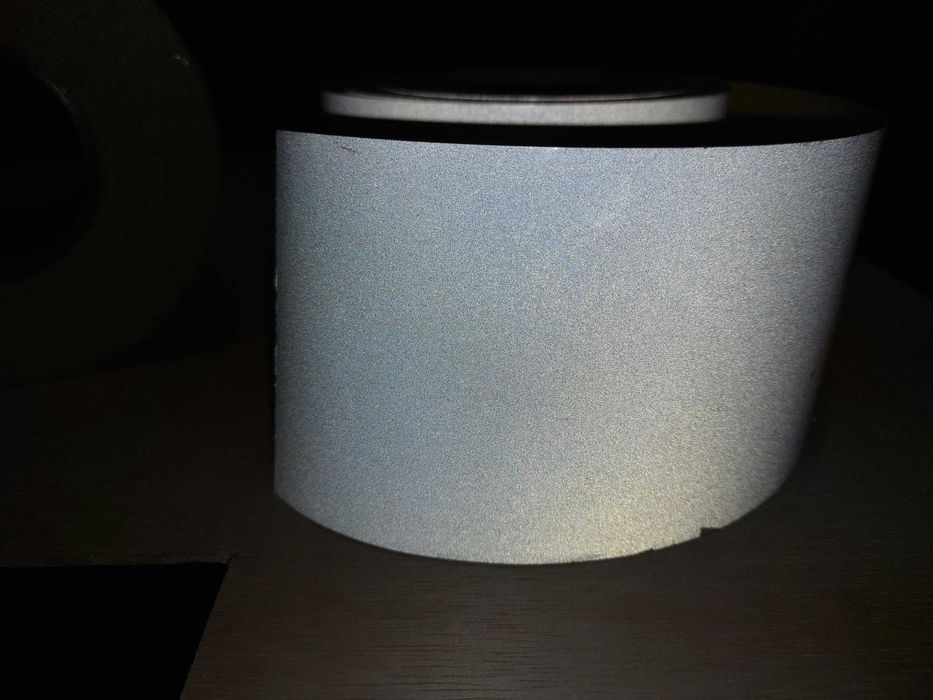 Taśma odblaskowa samoprzylepna 3 rolki. Około 140m