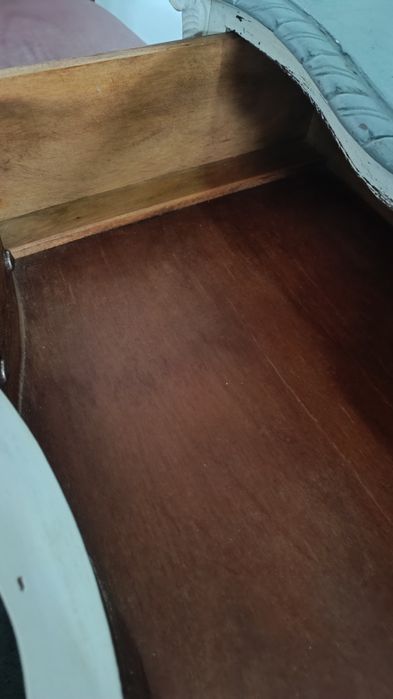 Cómoda a precisar de nova pintura