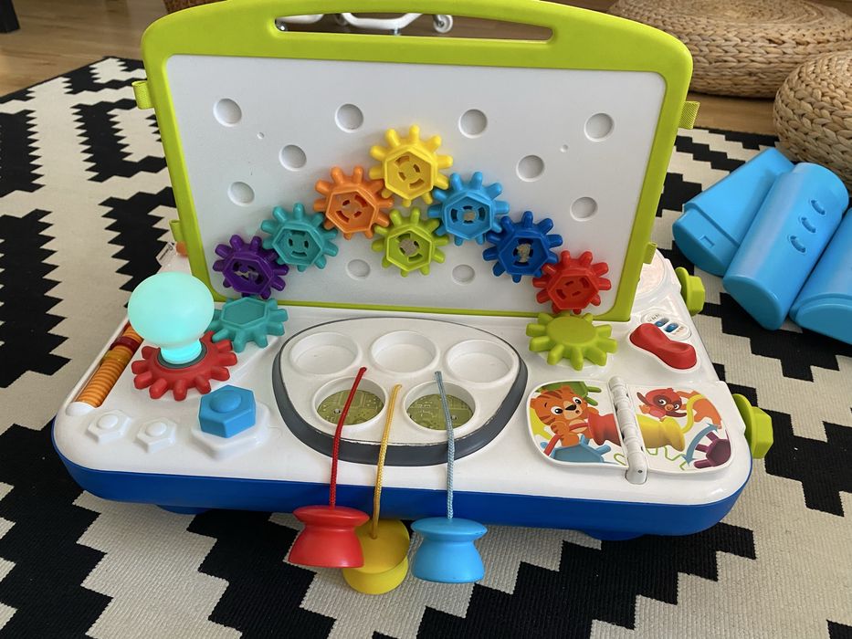 Curiosity table little baby einstein