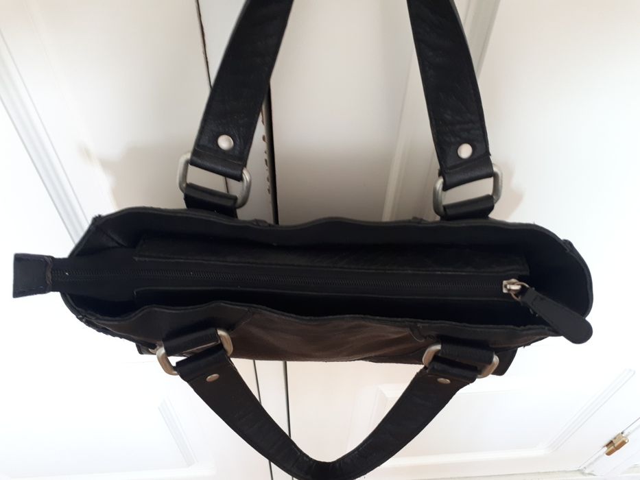 Mala preta de mão/ombro pele verdadeira