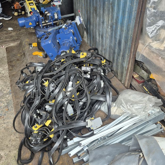 Wciągnik łańcuchowy , Podem 500kg. Z jazdą elektryczną.