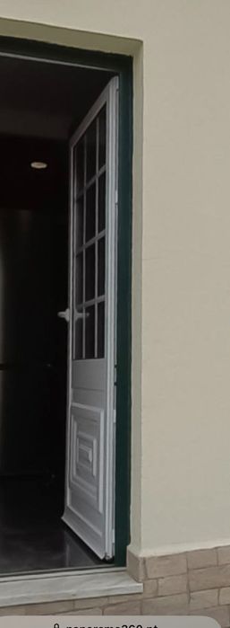 Porta de entrada em alumínio com vidro fosco