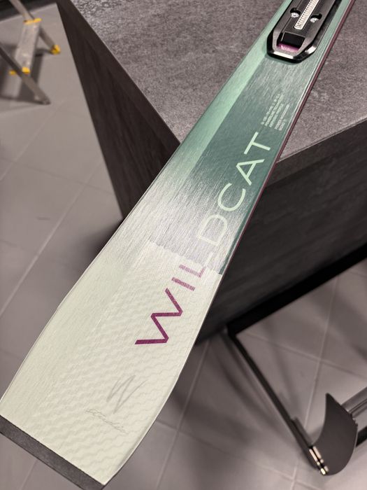 Narty damskie ELAN WILDCAT 80 TI SHIFTX EL9.0 – 160 cm – NOWE