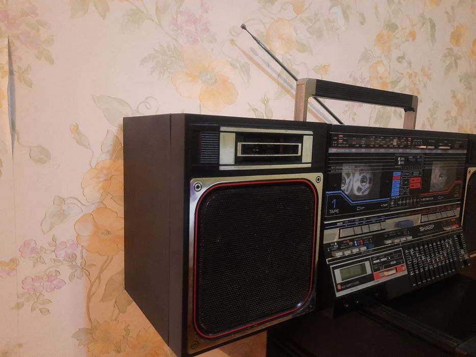 Продам магнитофон sharp 800 черный