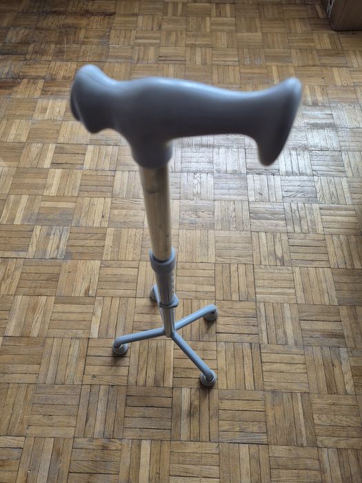 Laska ortopedyczna rehabilitacyjna czwórnóg