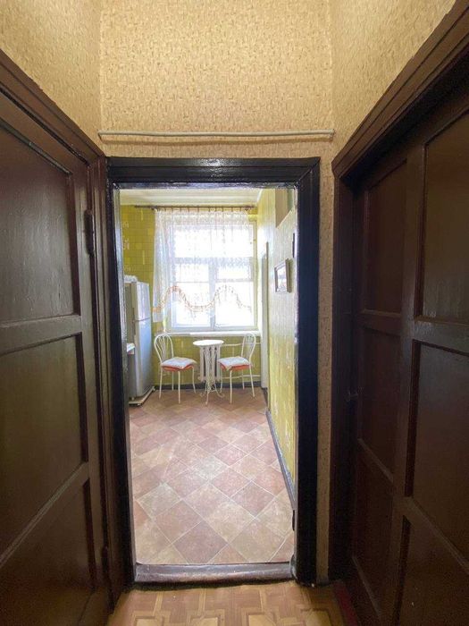 Продаётся двухкомнатная квартира по улице Соборности, ост. Театральная