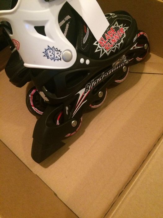 Patins rollerblade novos regulaveis do 32 ao 35.