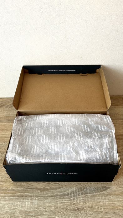 Кроссовки Tommy Hilfiger