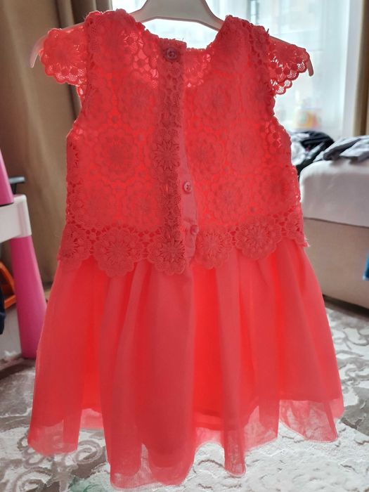 Нарядное фирменое платье одежда для девочки 9-12 месяцев