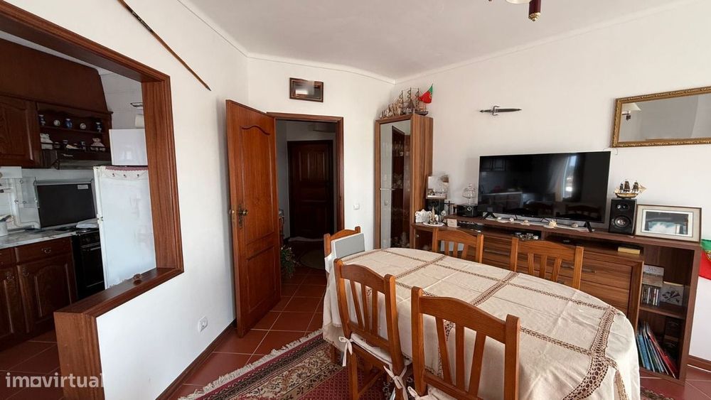 Apartamento T2 com arrumo varanda e vistas de ria. A 2 minutos da p...