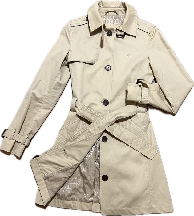 Новий плащ Lacoste