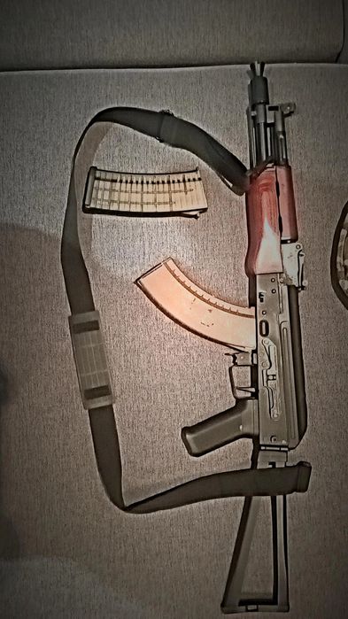 Vendo ak74 Airsoft + colete com 7 magazine