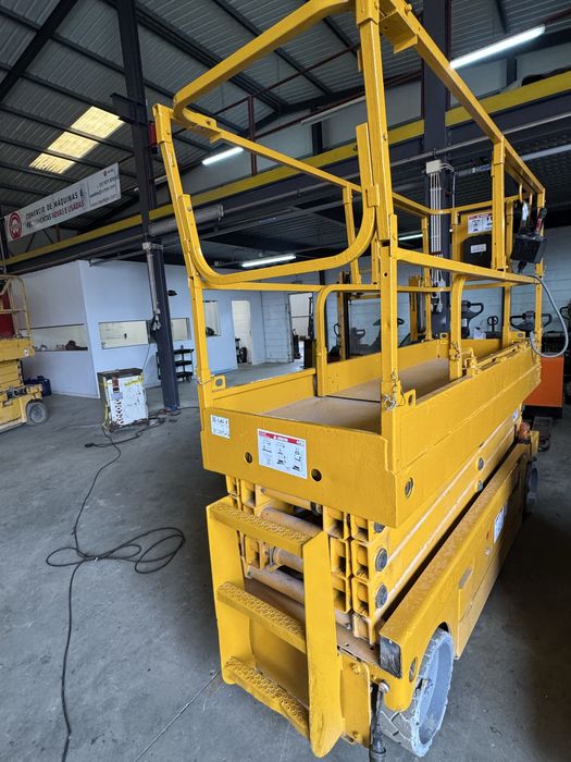 Plataformas elevatórias Tesoura Elétricas 10mt usadas Narrow-estreita