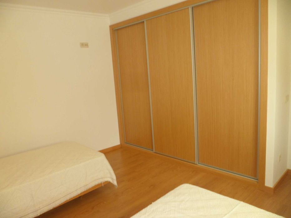 Alugo T3 para ferias a 2 minutos a pé da bola nivia