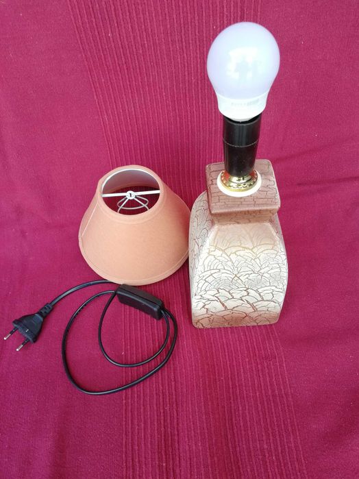 Lampka nocna ładna z żarówką LED, długi kabel z wyłącznikiem