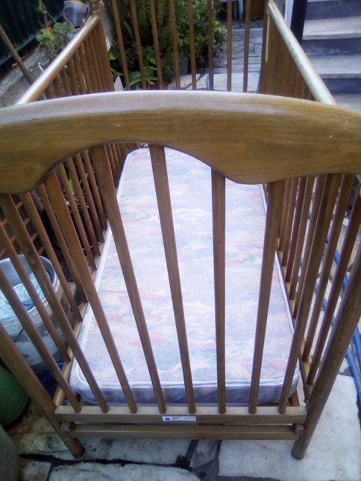Cama de Bebé de Madeira e Colchão