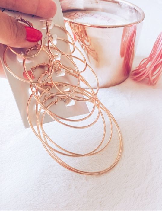 6 pares de Argolas de vários  tamanhos