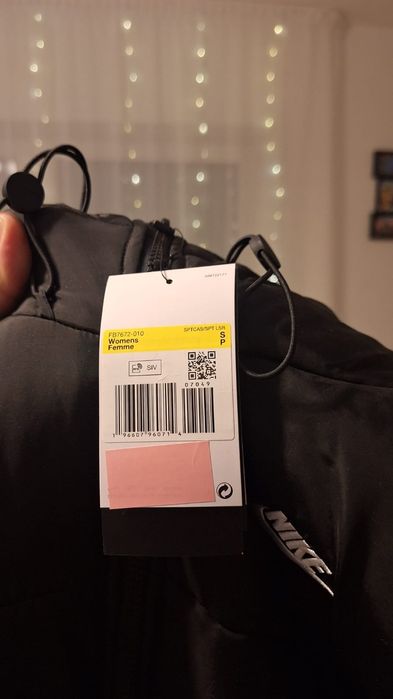 Куртка жіноча Оригінал Nike FB7672 010, розмір  S.