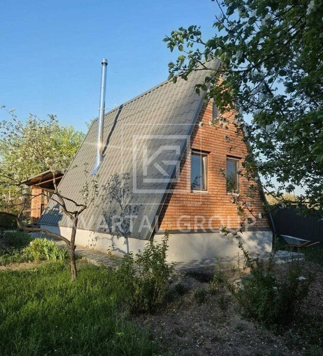 Сучасний будинок з ремонтом A-frame біля лісу та річки