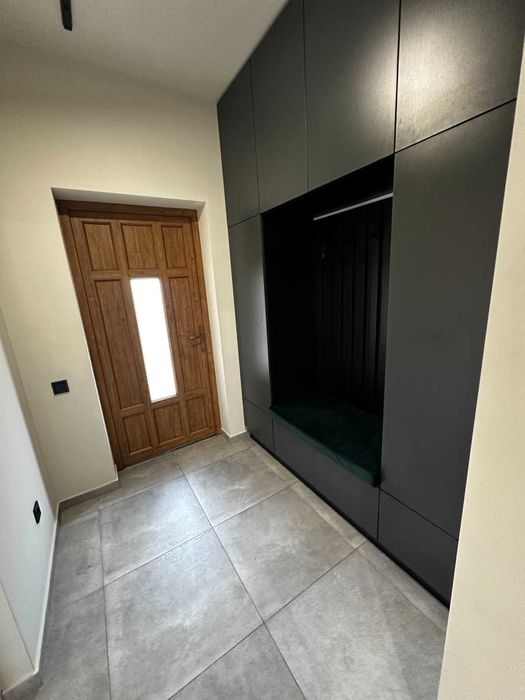 Продається сучасний котедж в м. Тячів