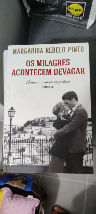 Livro "Os Milagres Acontecem Devagar"
de Margarida Rebelo Pinto